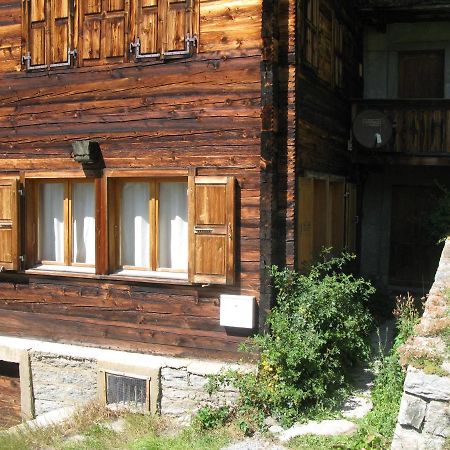 Alpia 26 - Zwei Zimmerwohnung In Traditionellem Walliser Haus Gasenried Luaran gambar