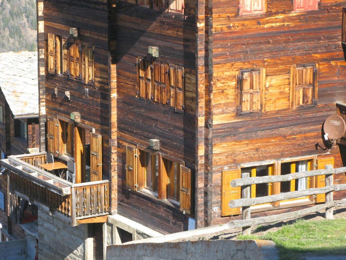 Alpia 26 - Zwei Zimmerwohnung In Traditionellem Walliser Haus Gasenried Luaran gambar