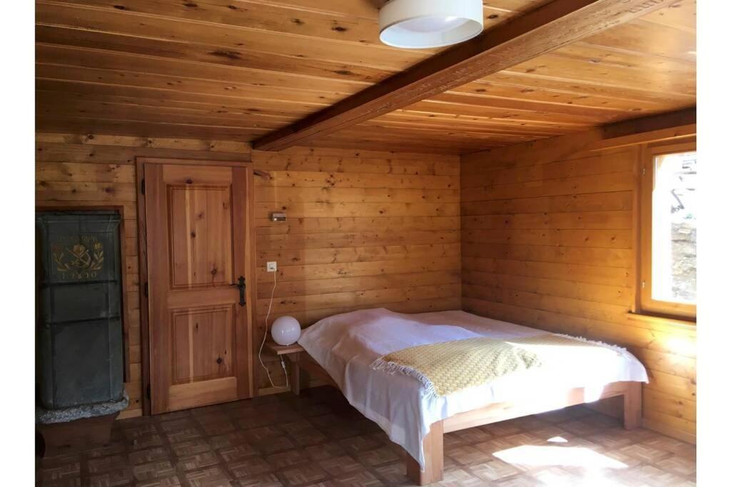 Alpia 26 - Zwei Zimmerwohnung In Traditionellem Walliser Haus Gasenried Luaran gambar