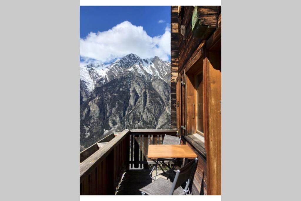Alpia 26 - Zwei Zimmerwohnung In Traditionellem Walliser Haus Gasenried Luaran gambar