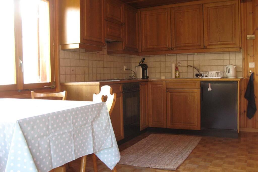Alpia 26 - Zwei Zimmerwohnung In Traditionellem Walliser Haus Gasenried Luaran gambar